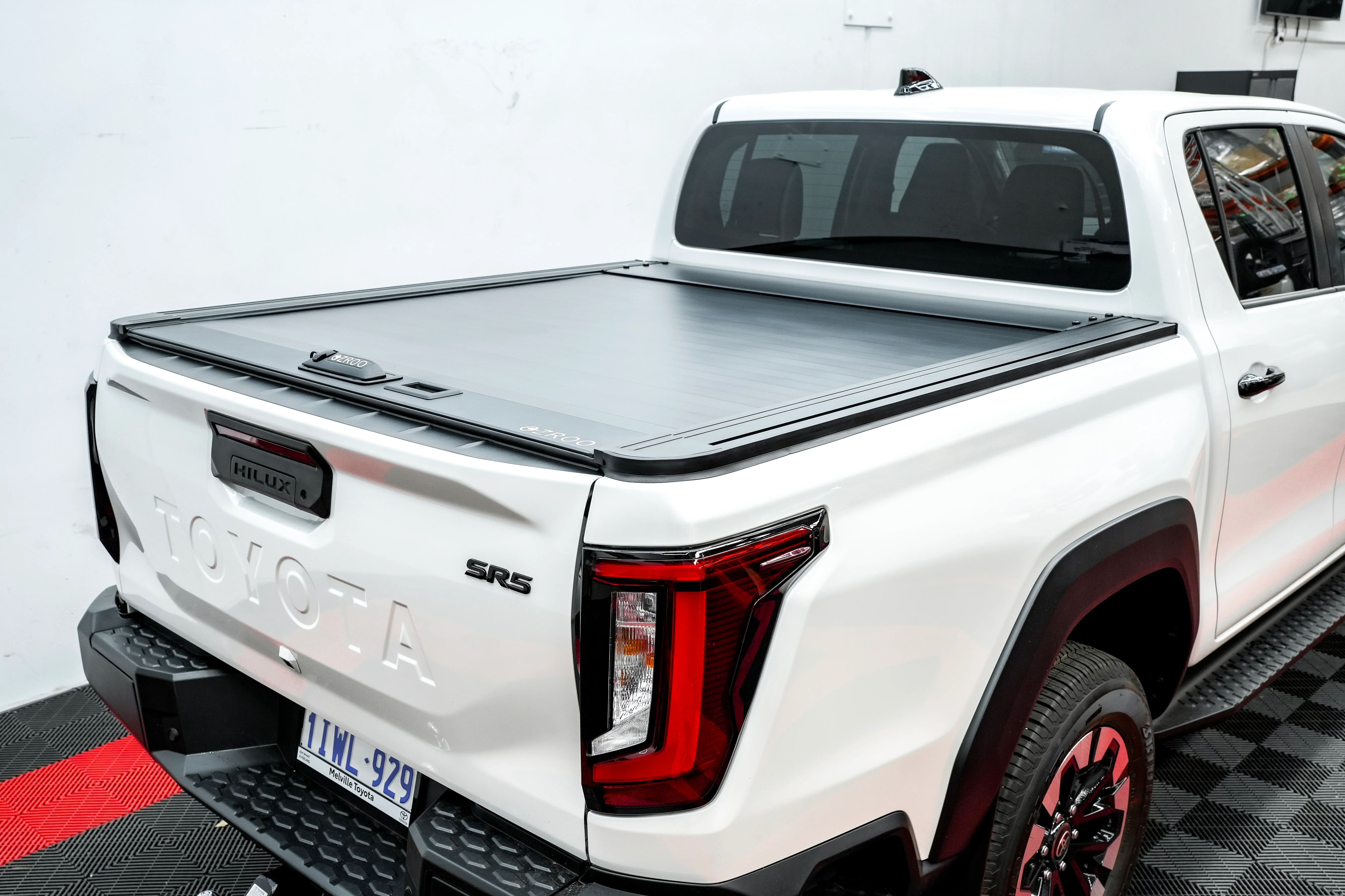 Toyota Hilux (2026-) N90 Lockable Roller Ute Tray Cover - Image 3